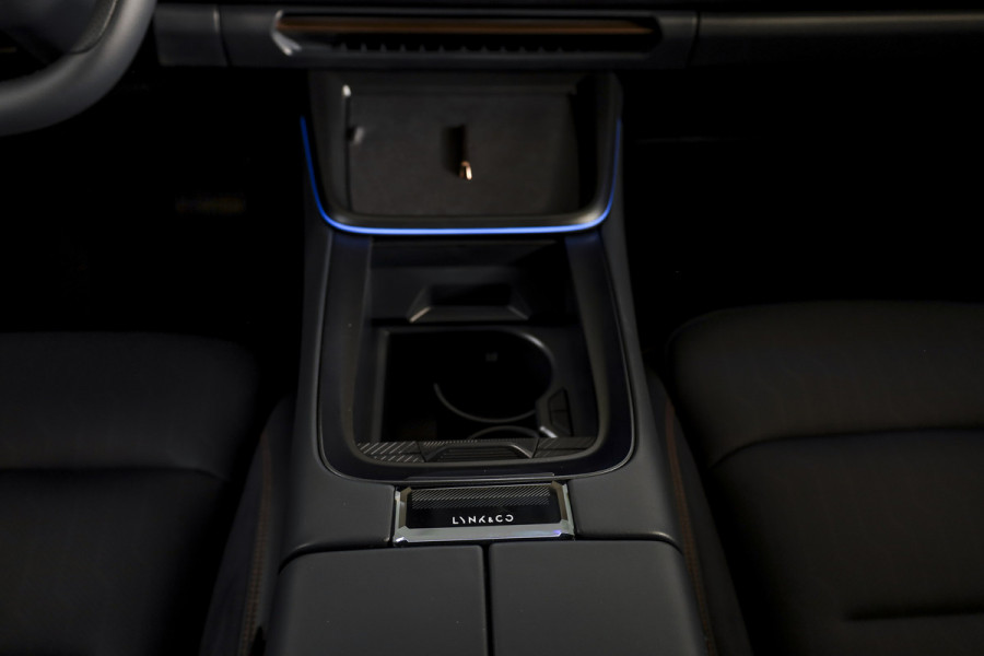 Lynk & Co 08 1.5 PHEV 349 PK More | 200km Elek. | S/K-Panodak | Elek. Stoel+Massage | Stoelverw.+Ventilatie | Matrix Led | Harman/Kardon | 360 Camera | Adapt. Cruise | NAV+App. Connect | LM 21" | 4146