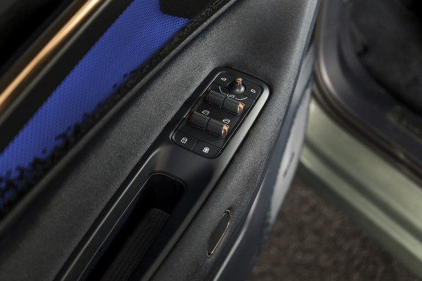 Lynk & Co 08 1.5 PHEV 349 PK More | 200km Elek. | S/K-Panodak | Elek. Stoel+Massage | Stoelverw.+Ventilatie | Matrix Led | Harman/Kardon | 360 Camera | Adapt. Cruise | NAV+App. Connect | LM 21" | 4146