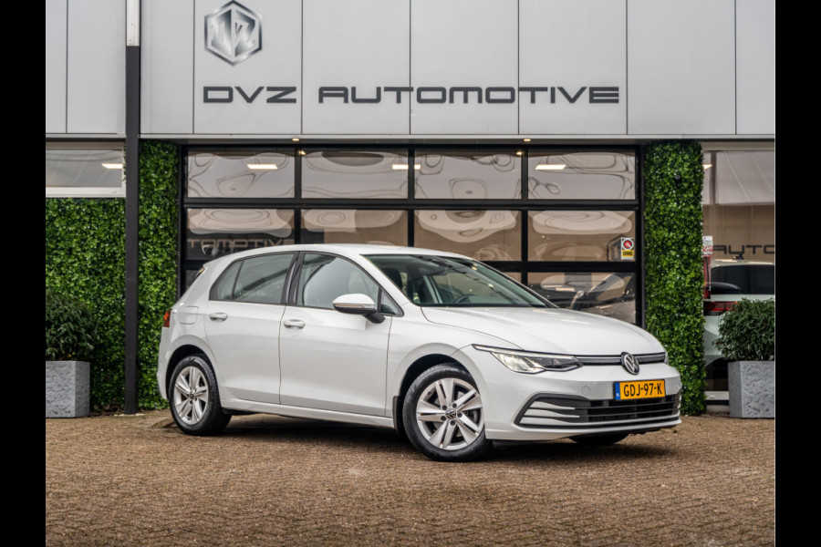 Volkswagen Golf 1.0 eTSI Life | Clima | Ambient | Carplay |