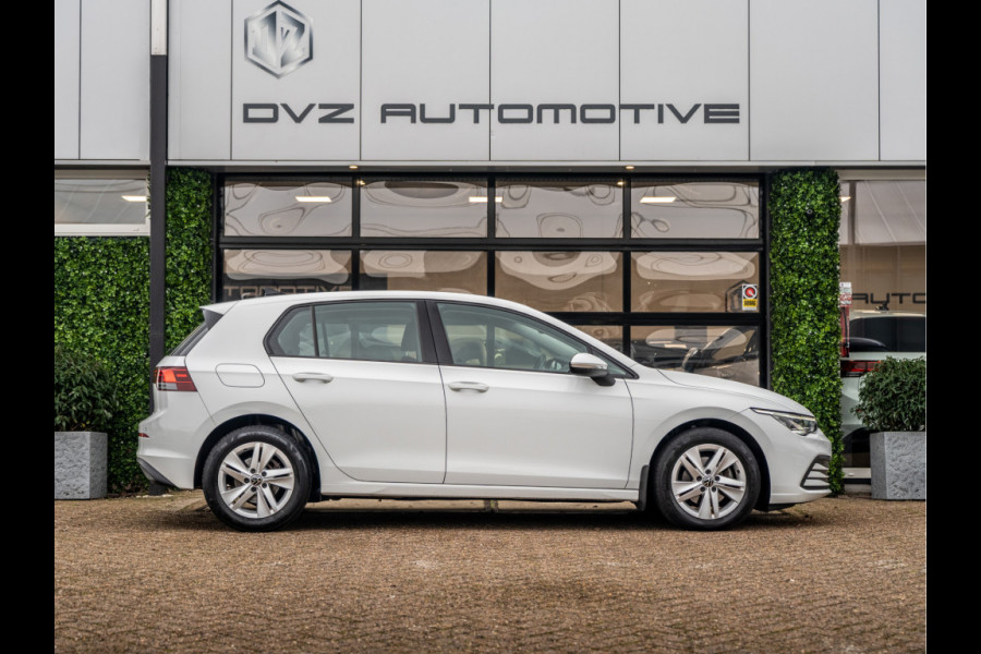 Volkswagen Golf 1.0 eTSI Life | Clima | Ambient | Carplay |