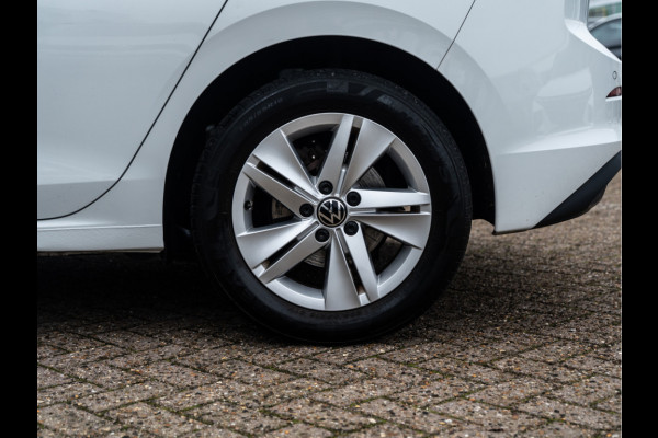 Volkswagen Golf 1.0 eTSI Life | Clima | Ambient | Carplay |