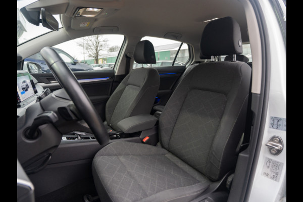 Volkswagen Golf 1.0 eTSI Life | Clima | Ambient | Carplay |