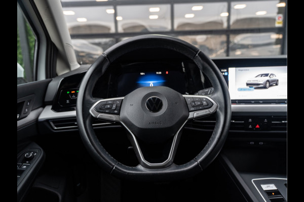 Volkswagen Golf 1.0 eTSI Life | Clima | Ambient | Carplay |