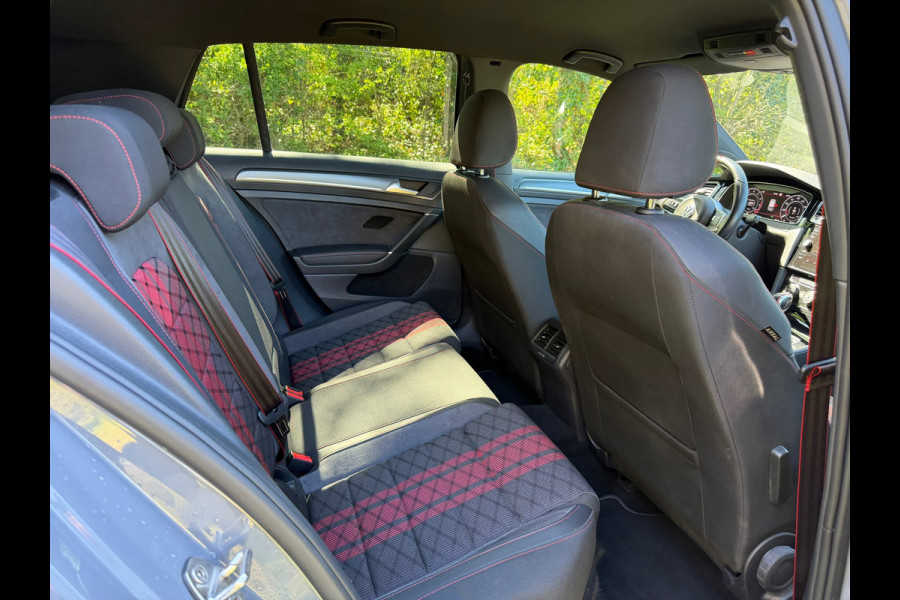 Volkswagen Golf 2.0 TSI GTI TCR | Akrapovic | Keyless | Camera |