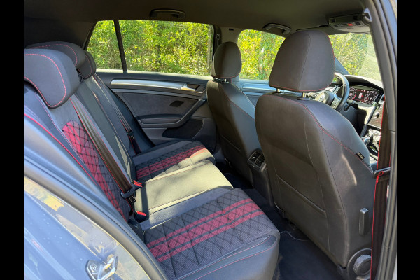 Volkswagen Golf 2.0 TSI GTI TCR | Akrapovic | Keyless | Camera |