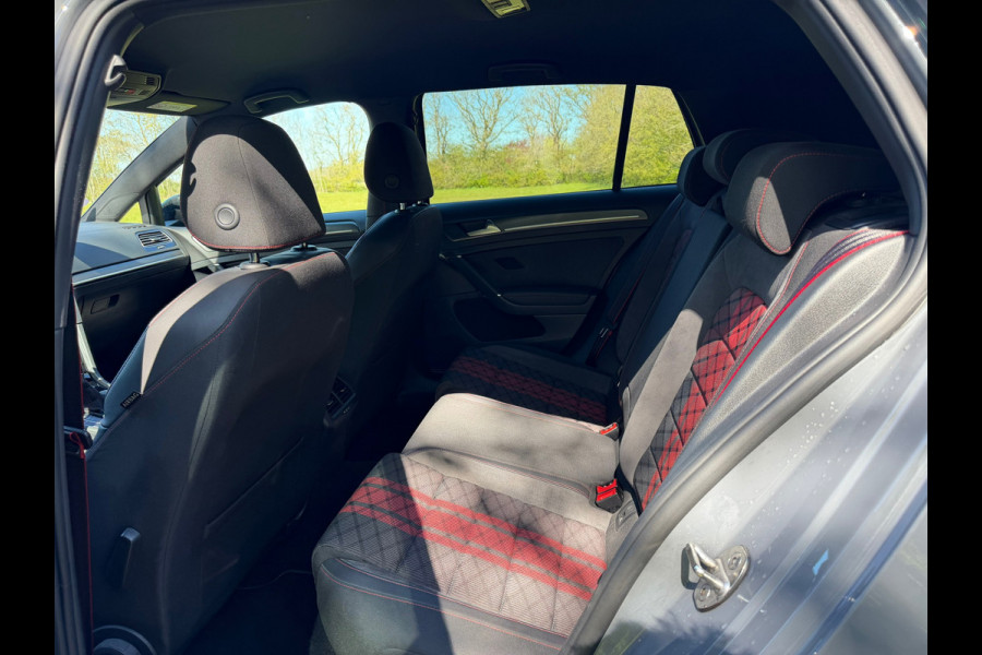 Volkswagen Golf 2.0 TSI GTI TCR | Akrapovic | Keyless | Camera |