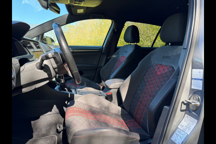 Volkswagen Golf 2.0 TSI GTI TCR | Akrapovic | Keyless | Camera |