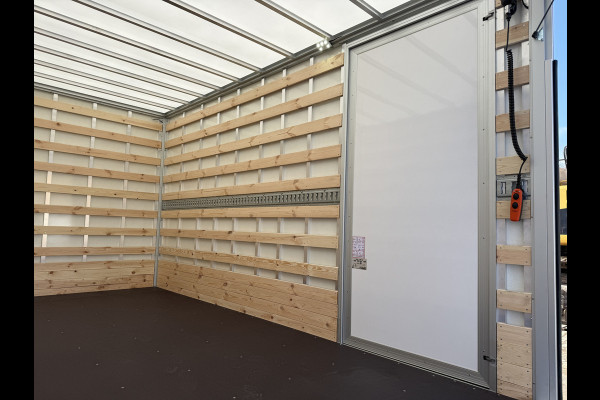 Maxus eDeliver 9 65kWh Nieuw! DHollandia Laadklep 172km WLTP 204PK 80kW Snelladen Carplay Adaptieve Cruise Control LED Airco Koffer Bakwagen Meubelbak