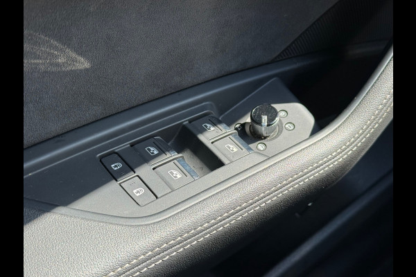 Audi e-tron 50 quattro S edition 71 kWh l S-Line l Trekhaak l Carplay l Xenon l Climate l 360 Camera l ACC l Lane Assist l VDOH l