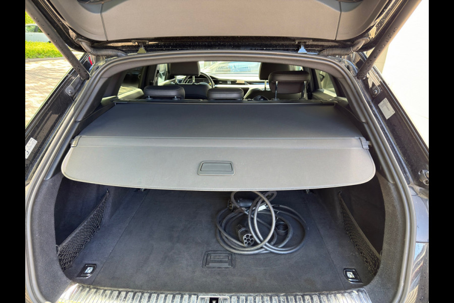 Audi e-tron 50 quattro S edition 71 kWh l S-Line l Trekhaak l Carplay l Xenon l Climate l 360 Camera l ACC l Lane Assist l VDOH l