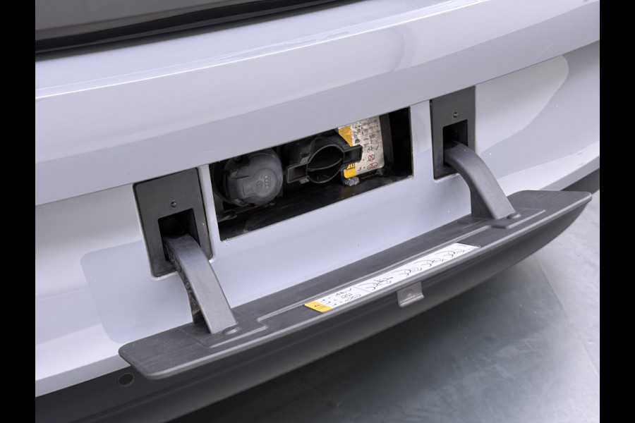 Volkswagen ID.3 First 58kWh SOH 94% Trekhaak Adap.Cruise AppConnect Navi Stoelverw. Pdc Dab Aut.Verlichting Bluetooth Ecc Isofix Led Elek.Ramen Verwarmbare Spiegels Org.NL-auto!