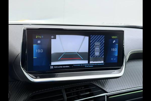 Peugeot e-2008 GT-Line EV50kWh Soh 93% 360Camera Navi Apple Carplay Android Ecc Cruise Control Keyless 1/2Leer Pdc DAB+ Bluetooth Led Connected services Verkeersbord detectie Usb PrivacyGlass 17''LM Regensensor Led Verkeersbord detectie