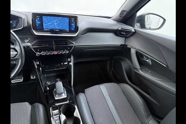 Peugeot e-2008 GT-Line EV50kWh Soh 93% 360Camera Navi Apple Carplay Android Ecc Cruise Control Keyless 1/2Leer Pdc DAB+ Bluetooth Led Connected services Verkeersbord detectie Usb PrivacyGlass 17''LM Regensensor Led Verkeersbord detectie