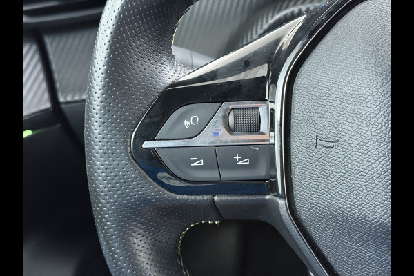 Peugeot e-2008 GT-Line EV50kWh Soh 93% 360Camera Navi Apple Carplay Android Ecc Cruise Control Keyless 1/2Leer Pdc DAB+ Bluetooth Led Connected services Verkeersbord detectie Usb PrivacyGlass 17''LM Regensensor Led Verkeersbord detectie