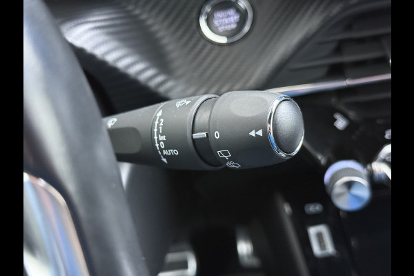 Peugeot e-2008 GT-Line EV50kWh Soh 93% 360Camera Navi Apple Carplay Android Ecc Cruise Control Keyless 1/2Leer Pdc DAB+ Bluetooth Led Connected services Verkeersbord detectie Usb PrivacyGlass 17''LM Regensensor Led Verkeersbord detectie