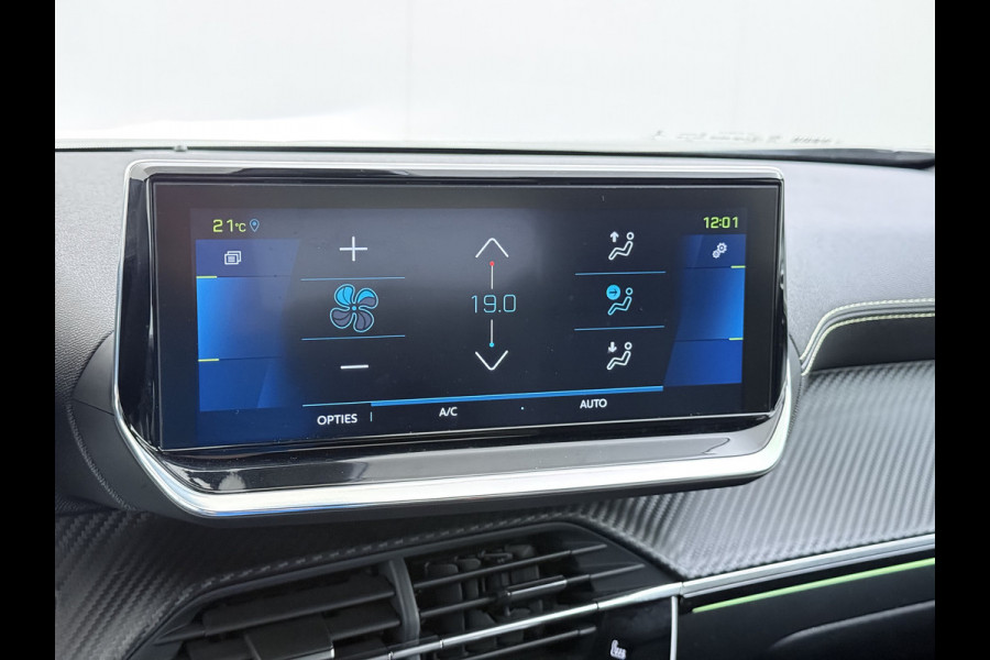 Peugeot e-2008 GT-Line EV50kWh Soh 93% 360Camera Navi Apple Carplay Android Ecc Cruise Control Keyless 1/2Leer Pdc DAB+ Bluetooth Led Connected services Verkeersbord detectie Usb PrivacyGlass 17''LM Regensensor Led Verkeersbord detectie