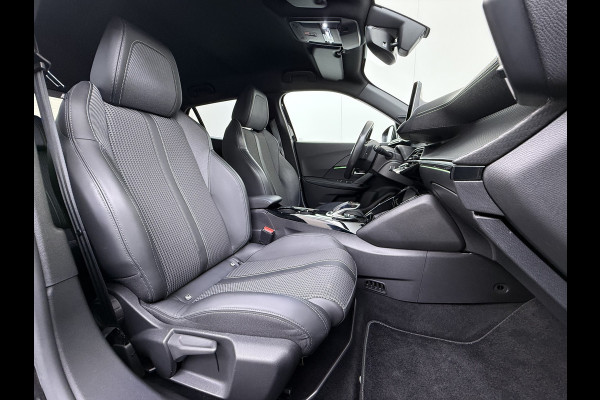 Peugeot e-2008 GT-Line EV50kWh Soh 93% 360Camera Navi Apple Carplay Android Ecc Cruise Control Keyless 1/2Leer Pdc DAB+ Bluetooth Led Connected services Verkeersbord detectie Usb PrivacyGlass 17''LM Regensensor Led Verkeersbord detectie
