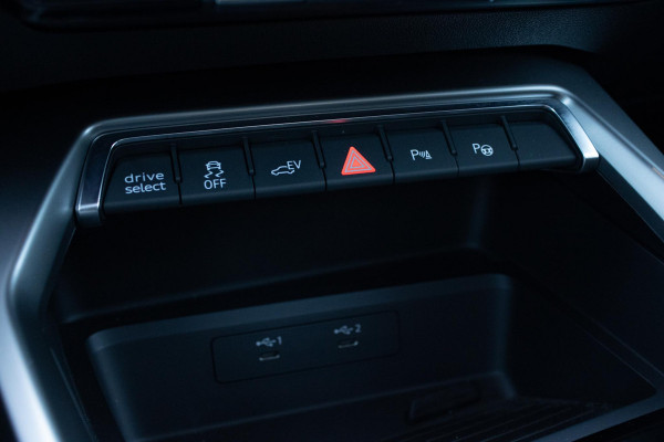 Audi A3 Sportback 40 TFSIe Sline Pano Maxton Diffuser Matrix Camera Sfeerverlichting