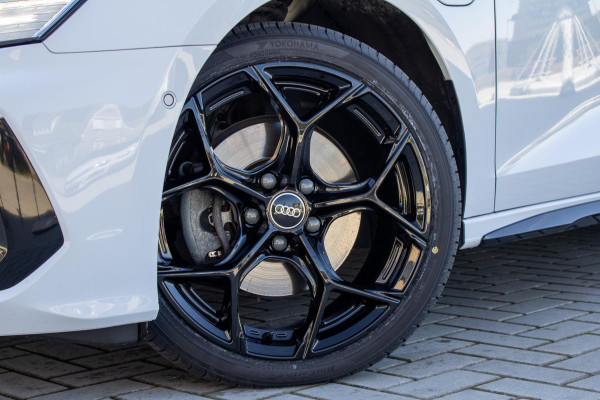 Audi A3 Sportback 40 TFSIe Sline Pano Maxton Diffuser Matrix Camera Sfeerverlichting