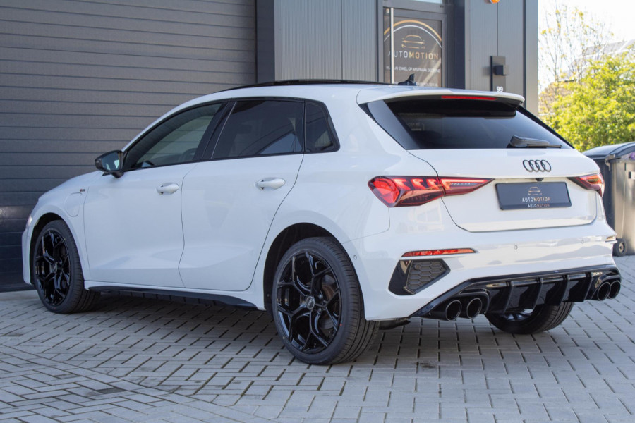 Audi A3 Sportback 40 TFSIe Sline Pano Maxton Diffuser Matrix Camera Sfeerverlichting