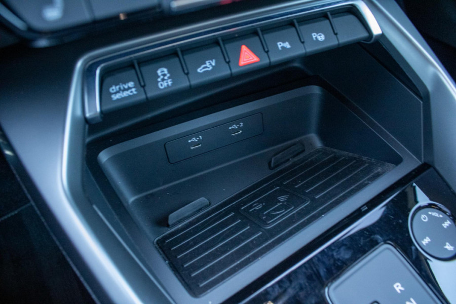 Audi A3 Sportback 40 TFSIe Sline Pano Maxton Diffuser Matrix Camera Sfeerverlichting