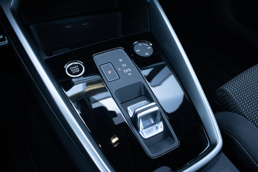 Audi A3 Sportback 40 TFSIe Sline Pano Maxton Diffuser Matrix Camera Sfeerverlichting