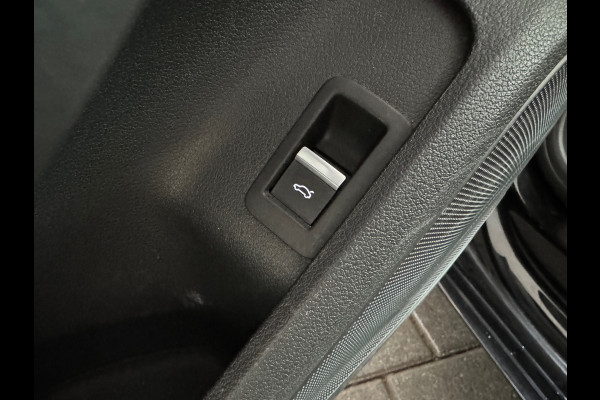 Audi A4 AVANT 40 TFSI quattro S Line Pano|Trekhaak|Sfeer|Lane