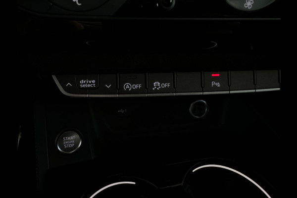 Audi A4 AVANT 40 TFSI quattro S Line Pano|Trekhaak|Sfeer|Lane