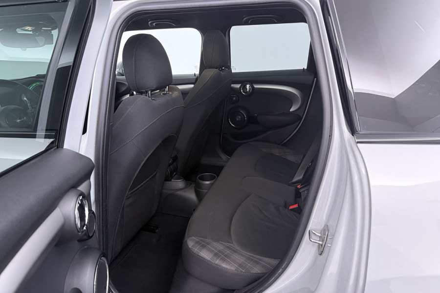 MINI Mini 1.5 Cooper Chili (PANORAMADAK, CAMERA, STOELVERWARMING, H/K AUDIO, DEALER ONDERHOUDEN)