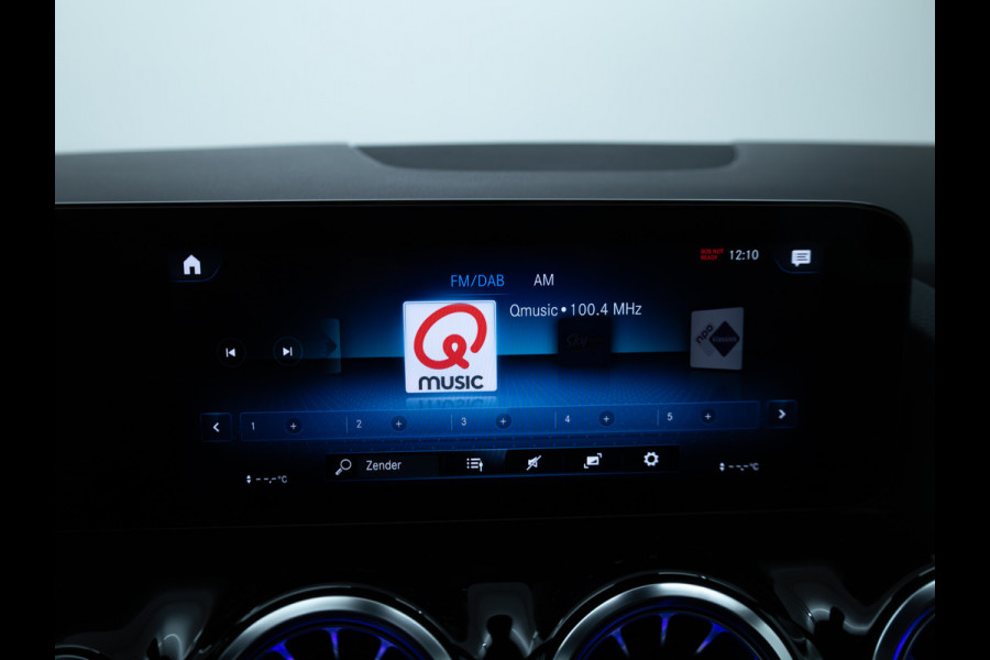 Mercedes-Benz B-Klasse 250 e AMG Line | Elec. Trekhaak | Elec. achterklep | Cruise | Camera | Stoelverwarming | Navigatie | App. connect | Sfeerverlichting