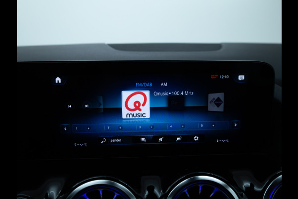 Mercedes-Benz B-Klasse 250 e AMG Line | Elec. Trekhaak | Elec. achterklep | Cruise | Camera | Stoelverwarming | Navigatie | App. connect | Sfeerverlichting