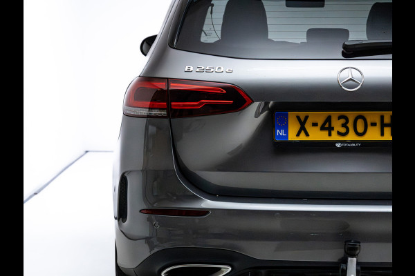 Mercedes-Benz B-Klasse 250 e AMG Line | Elec. Trekhaak | Elec. achterklep | Cruise | Camera | Stoelverwarming | Navigatie | App. connect | Sfeerverlichting