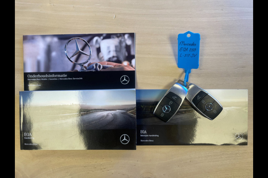 Mercedes-Benz EQA 250 Business Solution AMG 67 kWh|97% SOH|DIGITAL COCKPIT|CARPLAY|CAMERA|STOELVERWARMING|1/2 LEDER|NAP|NL-AUTO|