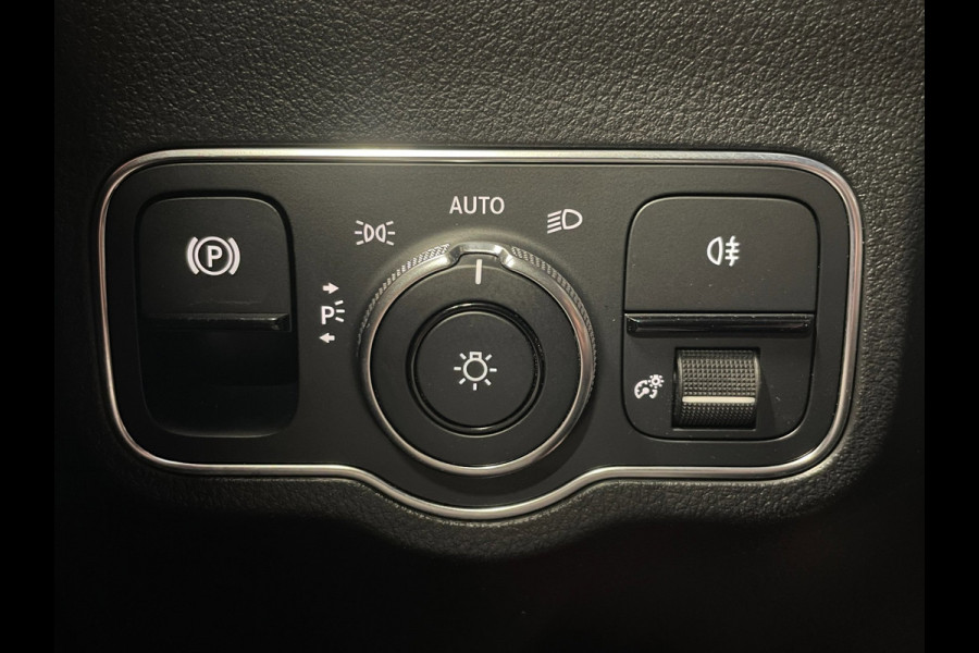 Mercedes-Benz EQA 250 Business Solution AMG 67 kWh|97% SOH|DIGITAL COCKPIT|CARPLAY|CAMERA|STOELVERWARMING|1/2 LEDER|NAP|NL-AUTO|