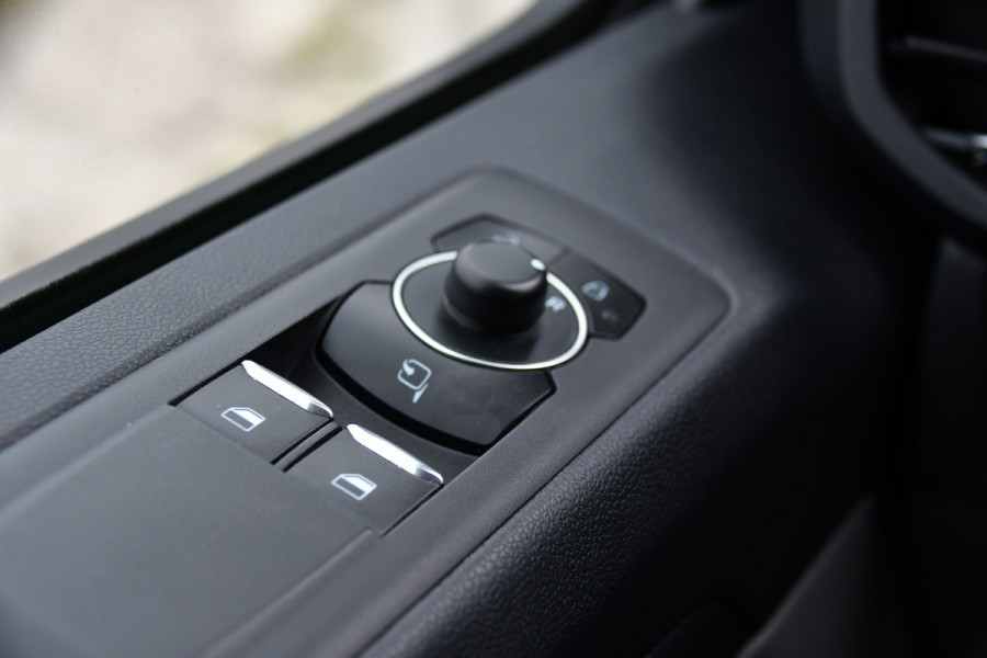 Ford Transit Custom 300 2.0 TDCI L1H1 Limited PB Edition Adaptieve Cruise, Camera, Carplay, LED, Stoelverwarming, 170pk, Automaat, Sensoren, Trekhaak, Sensoren, Uniek!