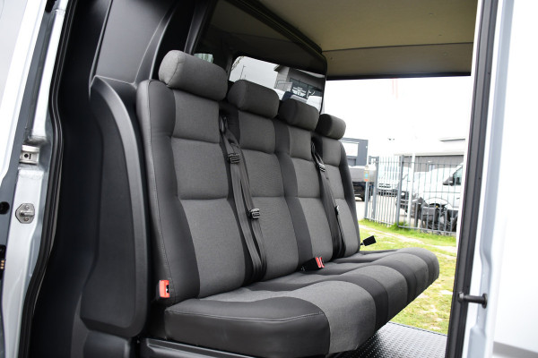 Volkswagen Crafter 35 2.0 TDI L3H2 DC Highline PB Edition Camera, Caplay, LED, 177pk, 2 x Schuifdeur, Clima, Multimedia, Voorruit verwarming, Automaat, Uniek!