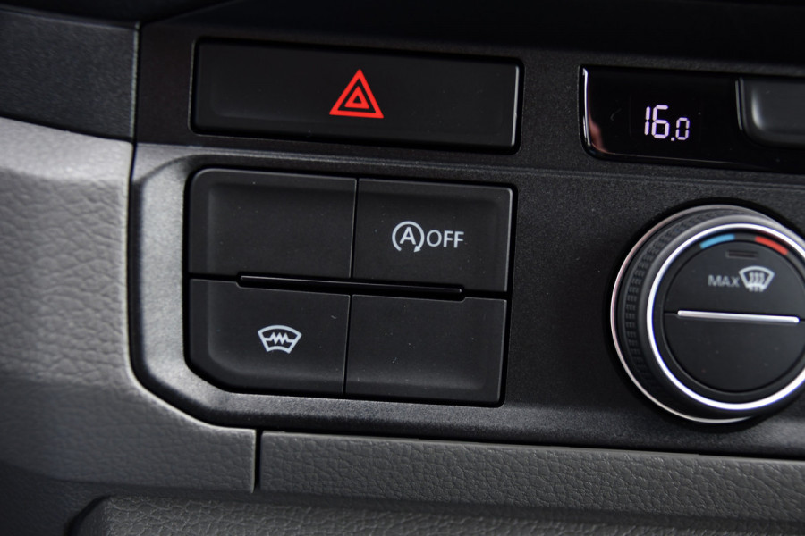 Volkswagen Crafter 35 2.0 TDI L3H2 DC Highline PB Edition Camera, Caplay, LED, 177pk, 2 x Schuifdeur, Clima, Multimedia, Voorruit verwarming, Automaat, Uniek!
