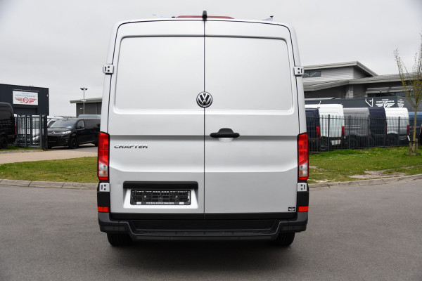 Volkswagen Crafter 35 2.0 TDI L3H2 DC Highline PB Edition Camera, Caplay, LED, 177pk, 2 x Schuifdeur, Clima, Multimedia, Voorruit verwarming, Automaat, Uniek!