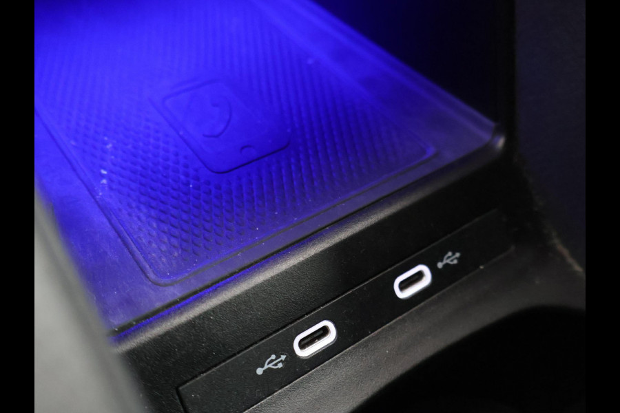 Volkswagen ID.4 PRO 77 kWh + ADAPTIVE CRUISE | STUURVERW. | STOELVERW. | SFEERVERLICHTING | DRAADLOZE CARPLAY