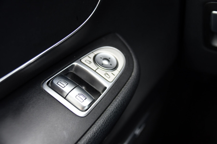 Mercedes-Benz V-Klasse 300d AMG Black Edition Camera, Cruise, Carplay, LED, 2 x Schuifdeur, 237pk, Automaat, Leder, Automaat, Multimedia, Stoelverwarming, Uniek!