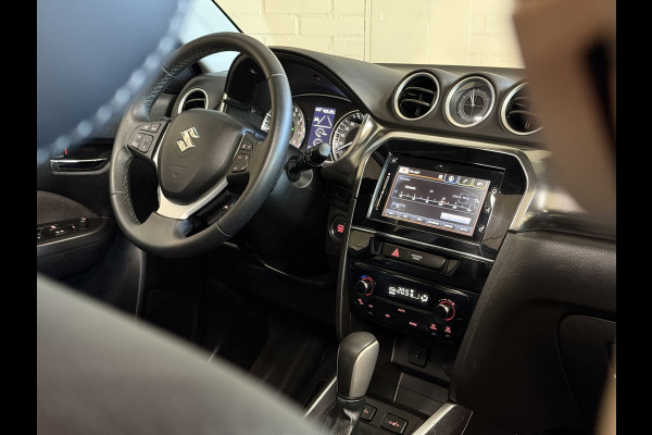Suzuki Vitara 1.4 Boosterjet AllGrip Comfort | Trekhaak | Pano | 17" | Carplay | Camera | ACC | Dodehoek | Stoelverwarming | 100% onderhouden!