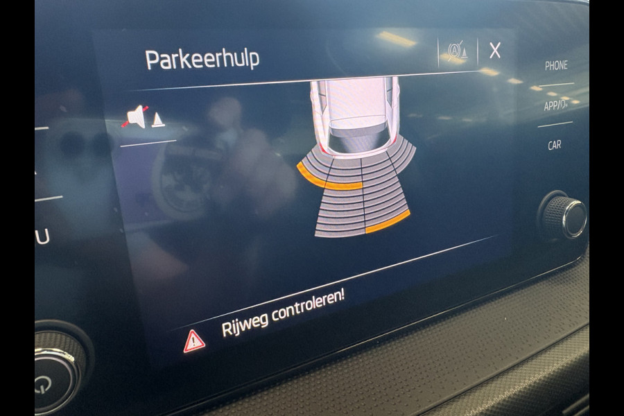 Škoda Fabia 1.0 TSi 95pk Ambition 5-drs. CARPLAY/CRUISE/PDC/TREKHAAK/STOELVERWARMING