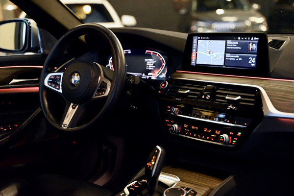 BMW 5 Serie Touring 530i Luxury Line Individual - Bowers & Wilkins - ACC - Nappaleder - Keyless - HUD - Panoramadak