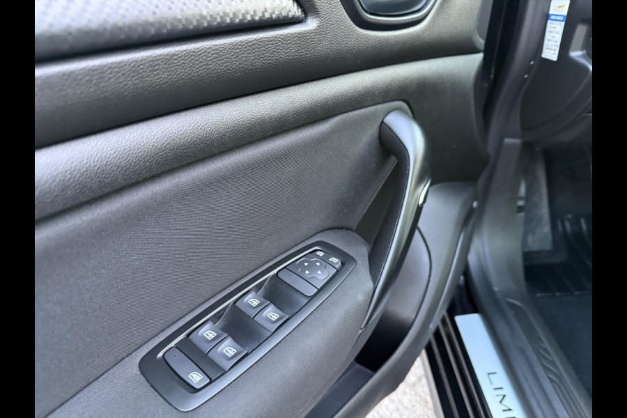 Renault Mégane Estate 1.3 TCe LIMITED 2019 NAVI VOL-LED CARPLAY NAP CLIMA