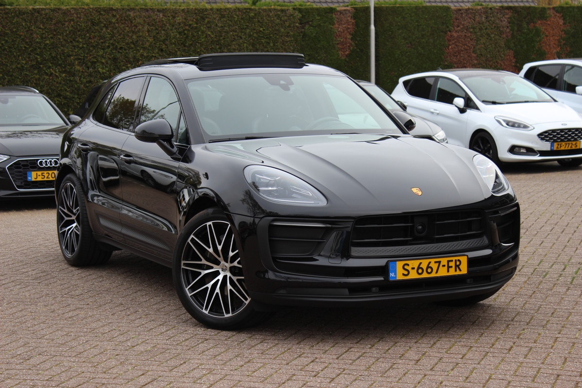 Porsche Macan 2.0 / Panoramadak / Camera / Carbon intr. / Matrix LED / Leder / 21'' / Sportchrono / Bose / CarPlay / Stoelventilatie+Verwarming / Stuurverwarming / Dodehoek / DAB / ACC