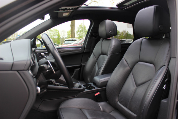 Porsche Macan 2.0 / Panoramadak / Camera / Carbon intr. / Matrix LED / Leder / 21'' / Sportchrono / Bose / CarPlay / Stoelventilatie+Verwarming / Stuurverwarming / Dodehoek / DAB / ACC