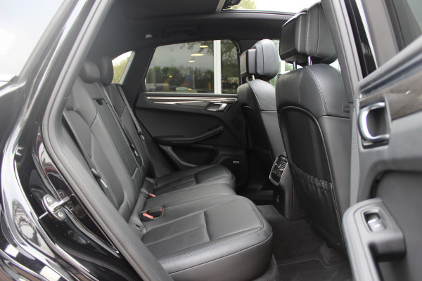 Porsche Macan 2.0 / Panoramadak / Camera / Carbon intr. / Matrix LED / Leder / 21'' / Sportchrono / Bose / CarPlay / Stoelventilatie+Verwarming / Stuurverwarming / Dodehoek / DAB / ACC