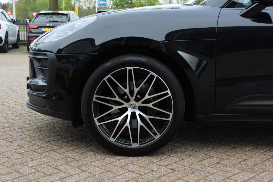 Porsche Macan 2.0 / Panoramadak / Camera / Carbon intr. / Matrix LED / Leder / 21'' / Sportchrono / Bose / CarPlay / Stoelventilatie+Verwarming / Stuurverwarming / Dodehoek / DAB / ACC
