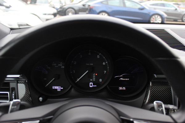 Porsche Macan 2.0 / Panoramadak / Camera / Carbon intr. / Matrix LED / Leder / 21'' / Sportchrono / Bose / CarPlay / Stoelventilatie+Verwarming / Stuurverwarming / Dodehoek / DAB / ACC