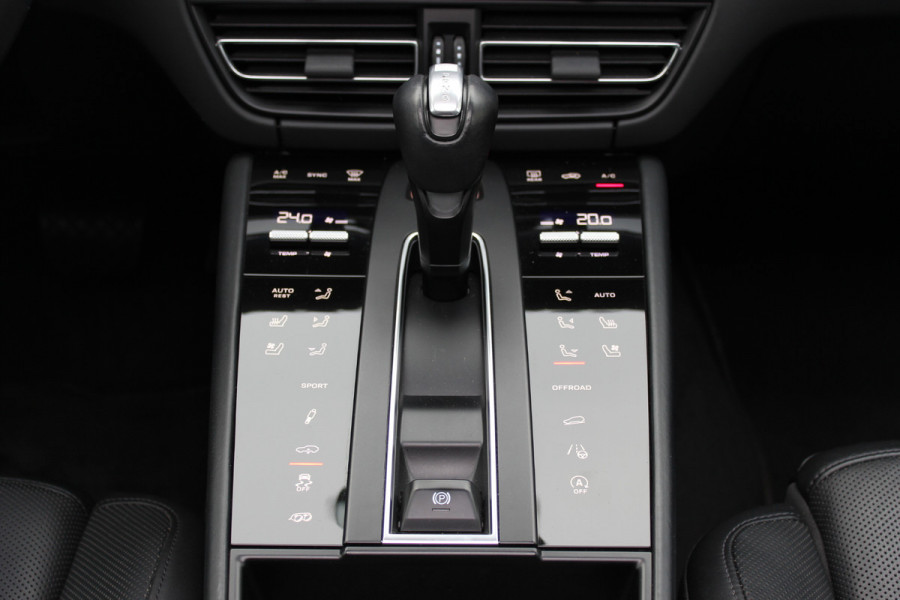 Porsche Macan 2.0 / Panoramadak / Camera / Carbon intr. / Matrix LED / Leder / 21'' / Sportchrono / Bose / CarPlay / Stoelventilatie+Verwarming / Stuurverwarming / Dodehoek / DAB / ACC